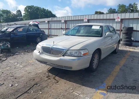 2005 Lincoln Town Car Signature from USA, damaged, VIN 1LNHM81W95Y635084